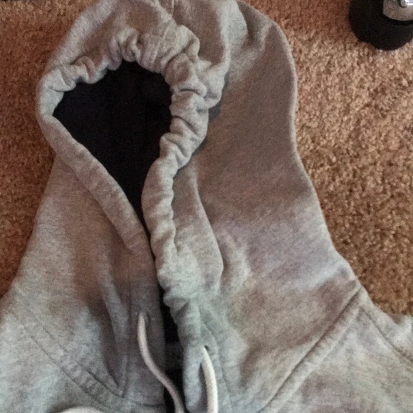 I’m selling a zip up Nautica sweatshirt - Picture 2 of 3